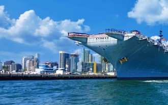 美国退役航舰中途岛号遭游艇撞击 竟是酒驾惹祸