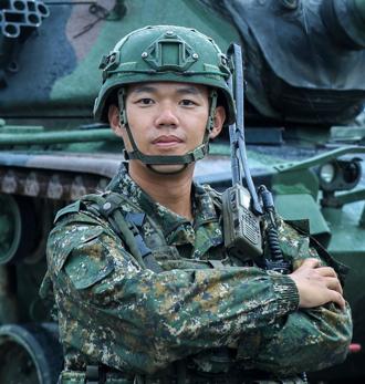 【三軍聯合火力實彈測考】反覆訓練默契配合 掌握射擊節奏