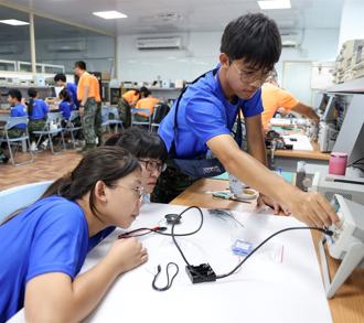 【114年全民國防教育暑期戰鬥營】多元豐富軍事體驗 學子挑戰自我