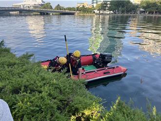 高雄愛河清晨驚見男浮屍   清潔隊員嚇傻急通報