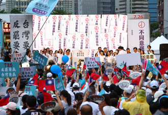 网掀「百工百业挺罢免」  精神医一眼看穿：亡国感SOP又来了