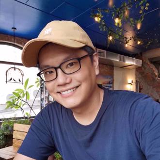 大神專訪4-1》台塑慘賠、星巴克曾腰斬 老黃效法巴菲特 靠「3紅利」開掛 寫下7千萬財富筆記