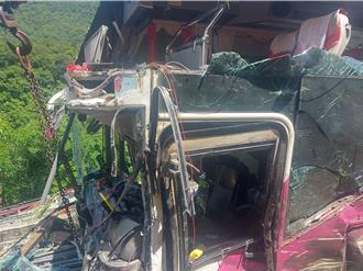 万里大车祸1死！死者坐「海景第一排」 曳引车迎面撞上