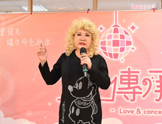 獨家》72歲歌后驚傳罹帕金森氏症！手嘴不停抖動、舌頭跑出來