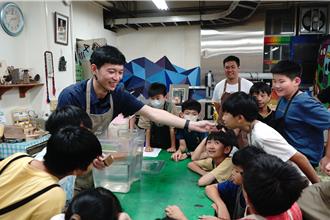 北科大偕政大實小木工營隊 為城市獨居蜂打造永續棲地