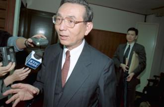 「亞洲最佳財長」邱正雄領台灣走過金融危機 救市身影令人緬懷