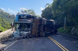 遭曳引車撞釀1死14傷 國光客運發死亡乘客家屬10萬慰問金