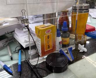 國稅局櫃檯放一瓶麥茶 原因揭曉 網笑翻：我也要買