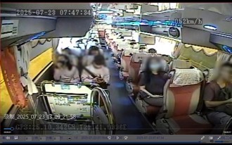 國光客運車內影像曝！男子獨坐第一排「戴耳機聽歌」斷魂