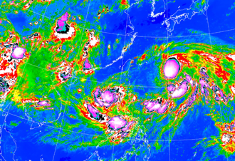 颱風「竹節草」生成了！雙颱夾殺 氣象粉專曝侵台機率