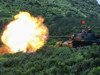 【三軍聯合火力實彈測考】防禦射擊發揚火力 展現勤訓成果