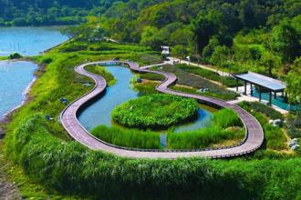 高雄觀音湖華麗變身生態景點 勇奪2025建築園冶獎及國家卓越建設獎