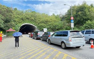 台64線觀音山隧道清晨車禍   4車連續追撞一度大回堵