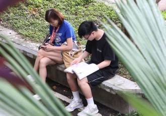 分科測驗違規增！低頭看手機判0分 卷上寫「辛苦了」也扣級分