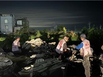 丹娜絲災後搶救！台南「粉綠志工」挺進災區PK拚聲量