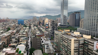 預售屋買氣腰斬！房價卻未見鬆動 房仲示警3風險