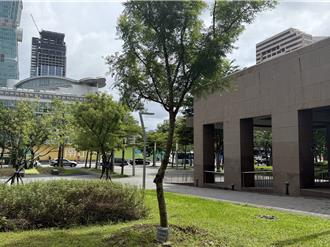 信义区A21空桥串连捷运红蓝线 假日有望开放市府大楼？