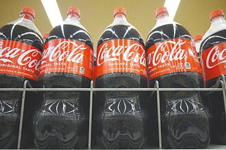 回應川普 可口可樂將推蔗糖版