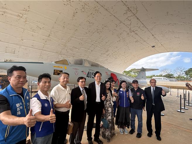 曾经守护台海领空的前空军桃园基地的「05警戒区」，2016年公告指定为市定古蹟，经桃园市文化局分期分区方式进行修復工程成立「桃园市航空城博物馆」24日正式开馆试营运。(廖姮玥摄)