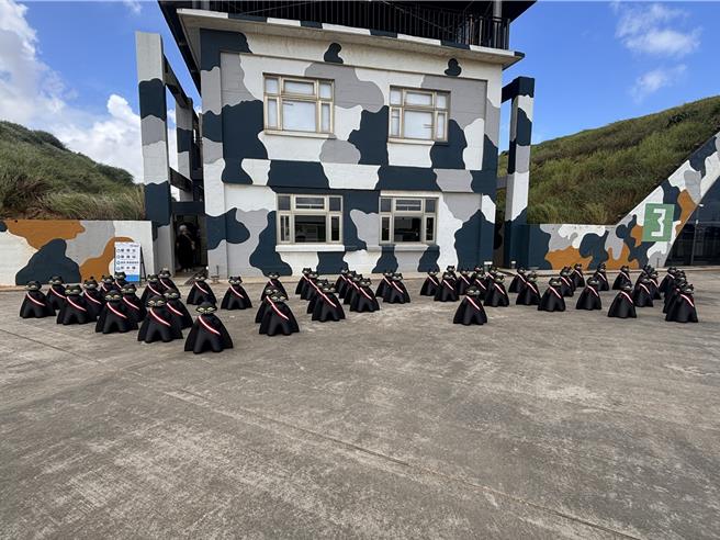 曾经守护台海领空的前空军桃园基地的「05警戒区」，2016年公告指定为市定古蹟，经桃园市文化局分期分区方式进行修復工程成立「桃园市航空城博物馆」24日正式开馆试营运。(廖姮玥摄)