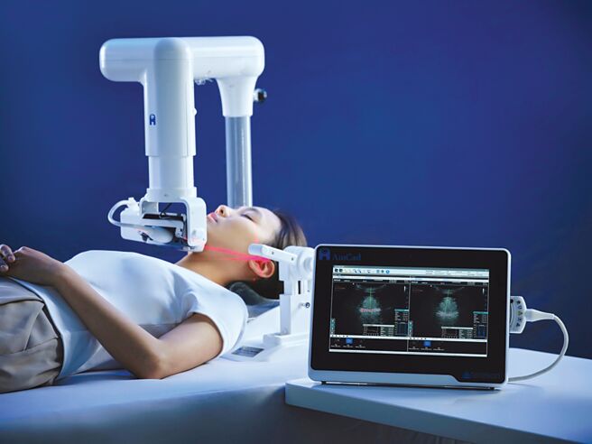 安克生医于亚洲生技大展BIO Asia，展出免过夜睡眠呼吸中止症检测「安克呼止侦」。图／安克生医提供