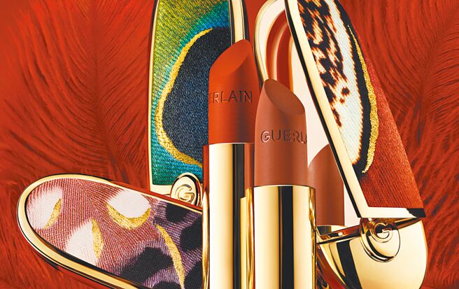 此次宋慧喬展演2025 MAJESTIC FEATHERS翎羽之華，秋季限定彩妝頗受好評。（嬌蘭提供）