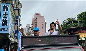 催票到最后一刻！蒋万安明陪同国民党5北市立委投票