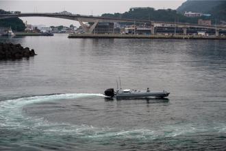 裝配「炸藥之王」！快奇無人攻擊艇8月測試「狼群」海上飽和攻擊 