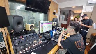 「芒果要的就是你」走入專業錄音室　結業曲唱響實習終章