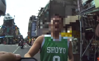 新北三重怪男持刀騷擾店家、驚嚇路人 警緝查到案送辦