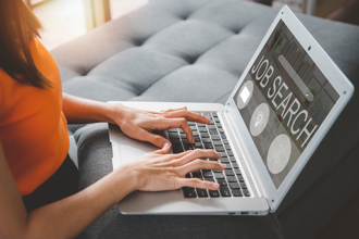 徵才性別歧視陷阱多！「女性手模、打掃阿姨」都觸法 最低罰30萬