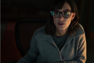 奥斯卡影后理工宅造型曝光！化身卧底渗透网路仇恨团体