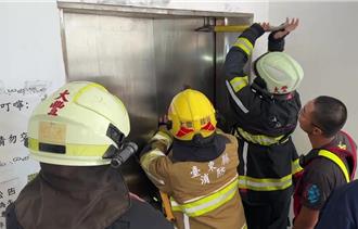 台東東海國中電梯驚傳故障！4學生受困　消防局助脫困