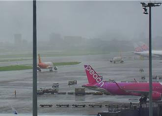 桃機滑行道驚見2飛機「頭對頭」 疑塔台出包 民航局要查了