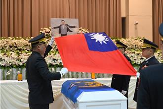 殉职消防员吴恩硕今入殓 覆旗追晋两线一星分队长