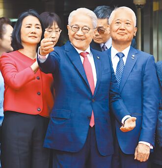 吴东亮忆先父：他会为我骄傲