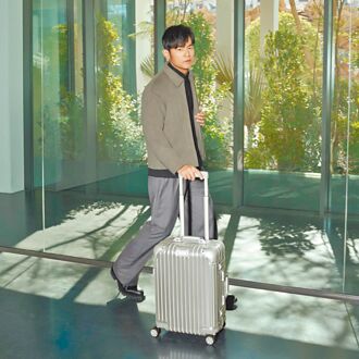 拉著行李箱 跟我走！