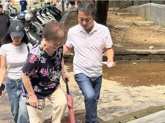 726大罷免》權吉牽媽、女兒投票：感覺還蠻欣悅的