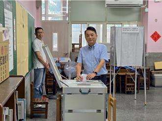 726大罷免》魯明哲偕妻投票：希望會有好結果