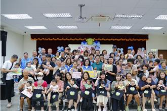 苗栗市推親子共讀 免費送新生兒閱讀禮袋與口水巾