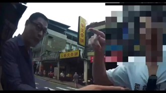 反罢免扫街遇袭！ 男子持刀衝赖士葆遭警压制