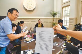 解聘拍板 周台英不能領退休金