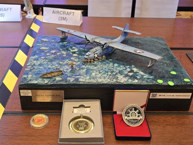 參賽作品《Frozen Kodiak Bay》以歷史照片為參考，展現寫實與色彩光影的變化，呈現扎實的模型製作技藝，榮獲「航空器大師組」銅牌。
（蕭子程提供）