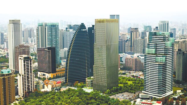 「聯聚中衡大廈」不僅提供具高度辨識度的企業門面，也滿足資產配置、形象經營與長期持有等複合需求。（摘自聯聚官網）