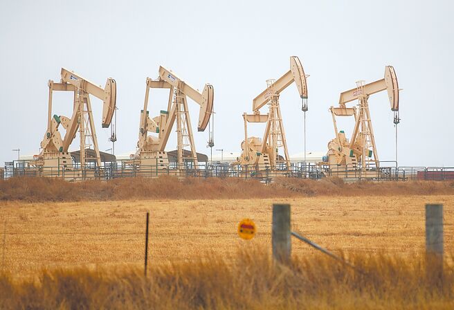 最新数据显示，中国买家持续缩减美国能源进口规模，至6月份已几乎完全停止从美国进口煤炭、原油和液化天然气（LNG）这三大主要能源产品。（新华社）