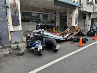 台中太平中医诊所招牌掉落 压毁6机车所幸无人伤