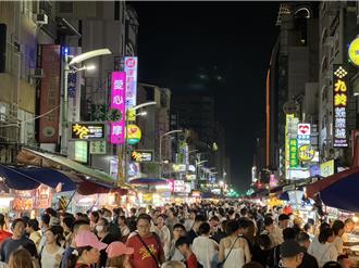 江蕙开唱魅力无法挡！ 六合夜市涌中高龄歌迷消费