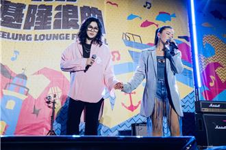 首日湧進6萬人潮！告五人壓軸接力開唱 360秒煙火點亮海港夜空