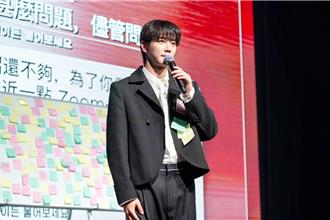 李浚荣出道12年首度在台办见面会 粉丝许愿求骂又喊他叔叔