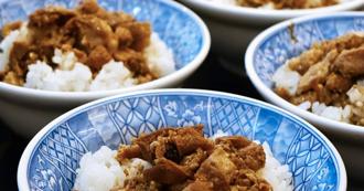 佛心便当！基隆排骨饭＋3配菜「只要50元」 网讚：好吃又便宜